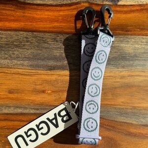 NWT BAGGU Attachable Strap - Happy
